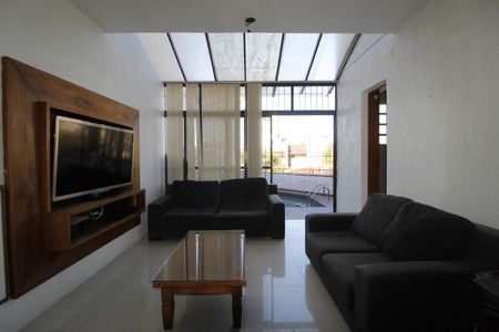 Sala de casa à venda com 4 quartos, 300m² em Três Figueiras, Porto Alegre