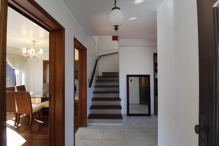 Casa à venda com 300m², 4 quartos e 2 vagasCorredor