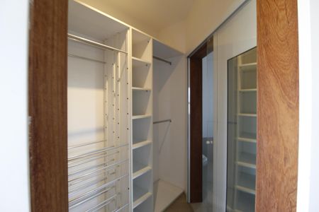 Casa à venda com 300m², 4 quartos e 2 vagasCloset Suíte 3