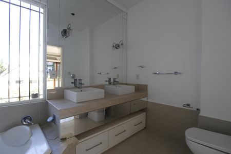 Casa à venda com 300m², 4 quartos e 2 vagasBanheiro da Suíte 2