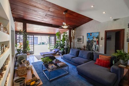Casa à venda com 324m², 4 quartos e 4 vagasSala