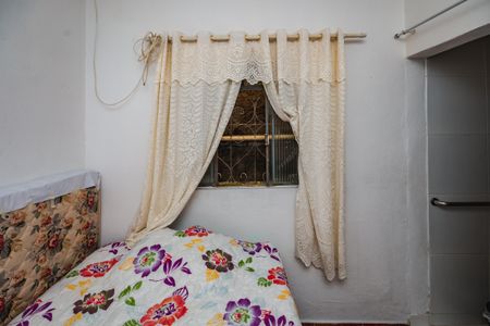 Casa à venda com 180m², 2 quartos e 2 vagasSuíte