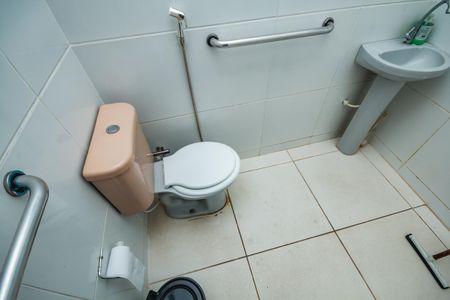 Casa à venda com 180m², 2 quartos e 2 vagasBanheiro Suíte