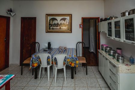 Casa à venda com 180m², 2 quartos e 2 vagasCozinha
