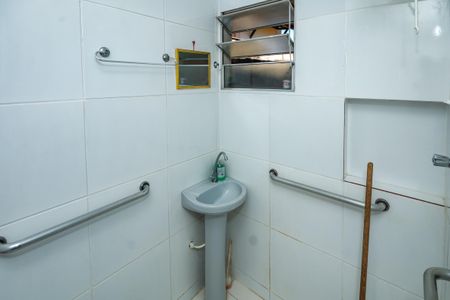 Casa à venda com 180m², 2 quartos e 2 vagasBanheiro Suíte