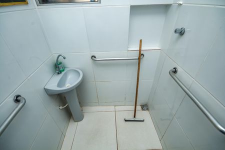 Casa à venda com 180m², 2 quartos e 2 vagasBanheiro Suíte