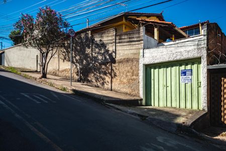 Casa à venda com 180m², 2 quartos e 2 vagasFachada