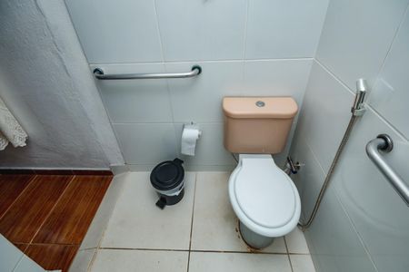 Casa à venda com 180m², 2 quartos e 2 vagasBanheiro Suíte