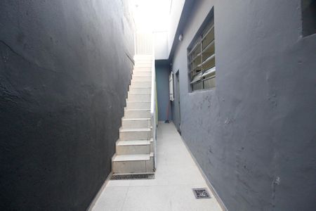 Casa à venda com 100m², 2 quartos e 1 vaga Casa à venda com 100m², 2 quartos e 1 vagaEscada