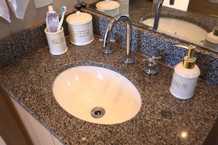 Apartamento à venda com 72m², 2 quartos e 2 vagas Apartamento à venda com 72m², 2 quartos e 2 vagasBanheiro da Suíte