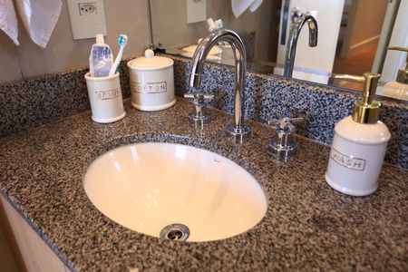 Apartamento à venda com 72m², 2 quartos e 2 vagas Apartamento à venda com 72m², 2 quartos e 2 vagasBanheiro da Suíte