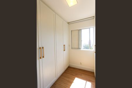 Apartamento à venda com 72m², 2 quartos e 2 vagas Apartamento à venda com 72m², 2 quartos e 2 vagasCloset da suíte