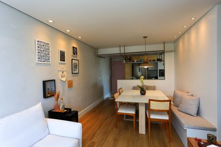 Apartamento à venda com 72m², 2 quartos e 2 vagas Apartamento à venda com 72m², 2 quartos e 2 vagasSala