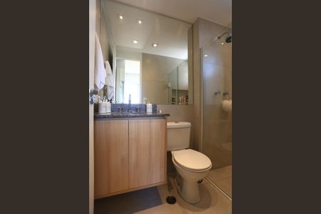 Apartamento à venda com 72m², 2 quartos e 2 vagas Apartamento à venda com 72m², 2 quartos e 2 vagasBanheiro da Suíte