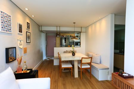 Apartamento à venda com 72m², 2 quartos e 2 vagas Apartamento à venda com 72m², 2 quartos e 2 vagasSala