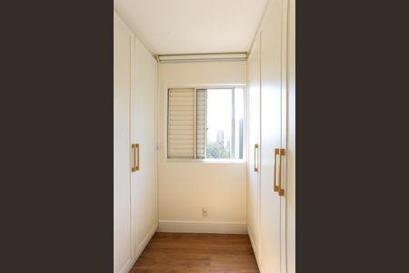 Apartamento à venda com 72m², 2 quartos e 2 vagas Apartamento à venda com 72m², 2 quartos e 2 vagasCloset da suíte