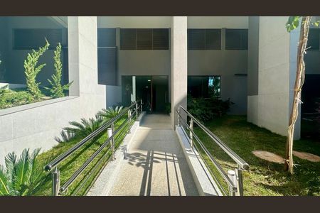 Apartamento à venda com 71m², 2 quartos e 2 vagas Apartamento à venda com 71m², 2 quartos e 2 vagasEntrada do prédio