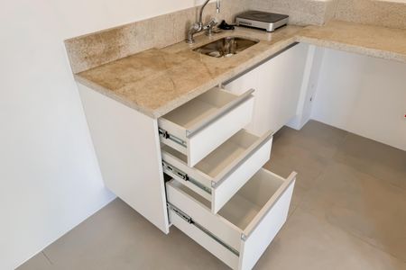 Apartamento para alugar com 38m², 1 quarto e 1 vaga Apartamento para alugar com 38m², 1 quarto e 1 vagaCozinha - Armários