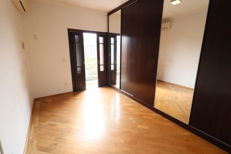 Casa à venda com 168m², 3 quartos e 4 vagasSuíte 