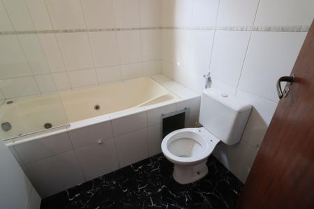 Casa à venda com 168m², 3 quartos e 4 vagasBanheiro da Suíte 