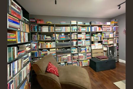 Apartamento à venda com 135m², 4 quartos e 1 vaga Apartamento à venda com 135m², 4 quartos e 1 vagaEscritório