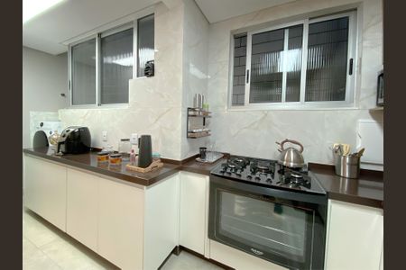 Apartamento à venda com 135m², 4 quartos e 1 vaga Apartamento à venda com 135m², 4 quartos e 1 vagaCozinha