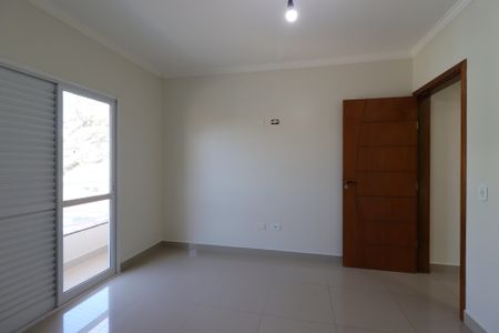 Casa à venda com 104m², 2 quartos e 3 vagasSuíte 2
