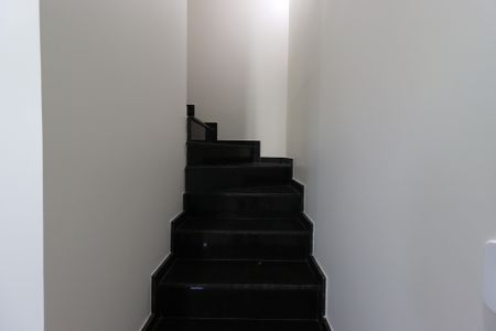 Casa à venda com 104m², 2 quartos e 3 vagasEscada para os quartos