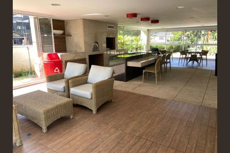 Foto 02 de apartamento à venda com 3 quartos, 95m² em Vila Firmiano Pinto, São Paulo