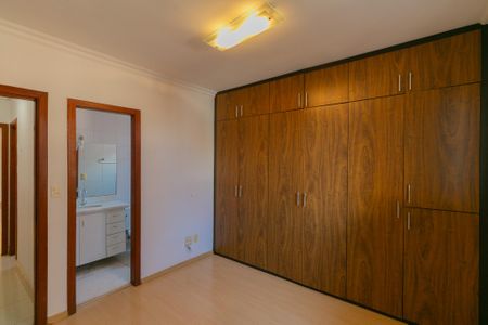 Apartamento à venda com 116m², 3 quartos e 2 vagas Apartamento à venda com 116m², 3 quartos e 2 vagasSuíte