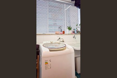 Apartamento à venda com 145m², 4 quartos e 3 vagas Apartamento à venda com 145m², 4 quartos e 3 vagasCozinha e Área de Serviço