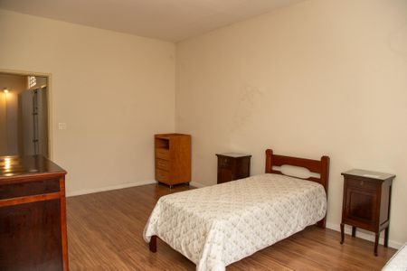 Casa à venda com 553m², 3 quartos e 4 vagas Casa à venda com 553m², 3 quartos e 4 vagasQuarto 1