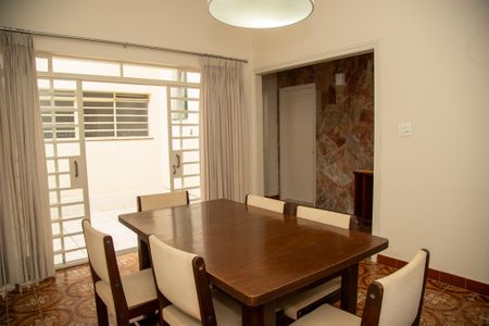Casa à venda com 553m², 3 quartos e 4 vagas Casa à venda com 553m², 3 quartos e 4 vagasSala de Jantar