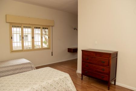 Casa à venda com 553m², 3 quartos e 4 vagas Casa à venda com 553m², 3 quartos e 4 vagasQuarto 1