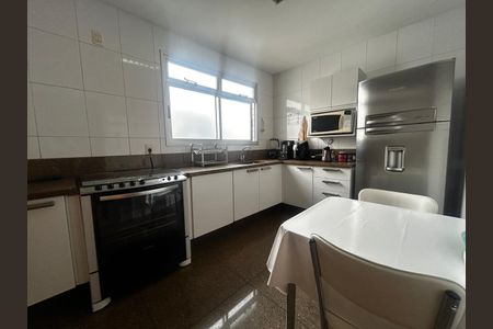 Cozinha de apartamento para alugar com 4 quartos, 127m² em Santa Efigênia, Belo Horizonte
