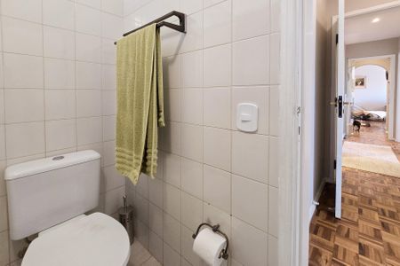 Apartamento à venda com 105m², 3 quartos e 2 vagas Apartamento à venda com 105m², 3 quartos e 2 vagasBanheiro da Suíte
