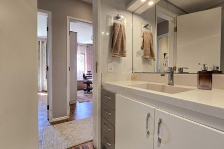 Apartamento à venda com 105m², 3 quartos e 2 vagas Apartamento à venda com 105m², 3 quartos e 2 vagasBanheiro Social