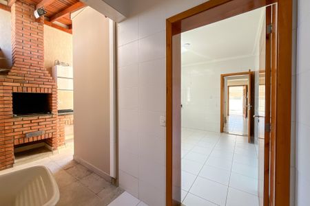 Casa à venda com 160m², 3 quartos e 3 vagas Casa à venda com 160m², 3 quartos e 3 vagasQuintal