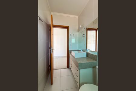 Casa à venda com 160m², 3 quartos e 3 vagas Casa à venda com 160m², 3 quartos e 3 vagasBanheiro da Suíte