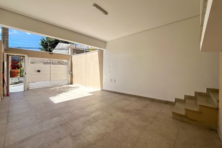 Casa à venda com 160m², 3 quartos e 3 vagas Casa à venda com 160m², 3 quartos e 3 vagasGaragem