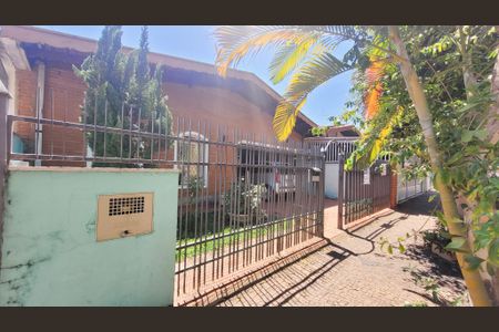 Casa à venda com 158m², 3 quartos e 2 vagasFachada