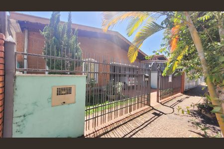 Casa à venda com 158m², 3 quartos e 2 vagasFachada