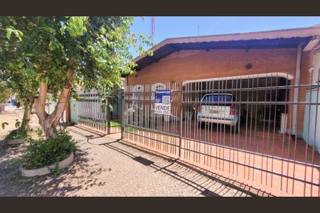 Casa à venda com 158m², 3 quartos e 2 vagasFachada