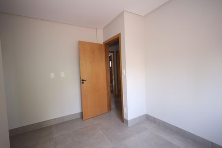 Casa de condomínio para alugar com 153m², 3 quartos e 2 vagasSuíte 1