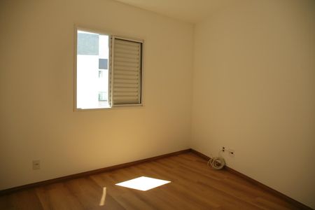 Apartamento à venda com 57m², 2 quartos e 3 vagasQuarto 2