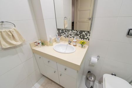 Apartamento à venda com 100m², 2 quartos e 1 vaga Apartamento à venda com 100m², 2 quartos e 1 vagaBanheiro