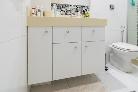 Apartamento à venda com 100m², 2 quartos e 1 vaga Apartamento à venda com 100m², 2 quartos e 1 vagaBanheiro