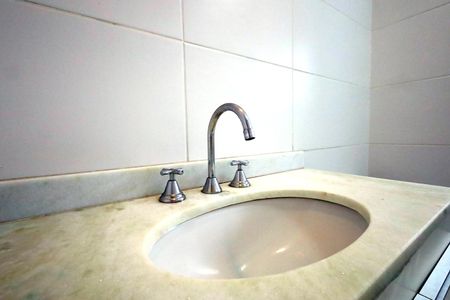 Apartamento à venda com 57m², 2 quartos e 1 vaga Apartamento à venda com 57m², 2 quartos e 1 vagaBanheiro da Suíte