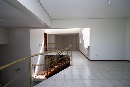 Casa à venda com 510m², 5 quartos e 6 vagas Casa à venda com 510m², 5 quartos e 6 vagasCobertura