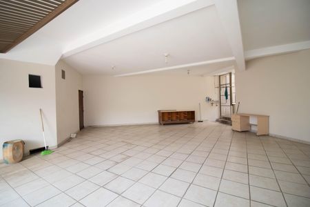 Casa à venda com 510m², 5 quartos e 6 vagas Casa à venda com 510m², 5 quartos e 6 vagasGaragem